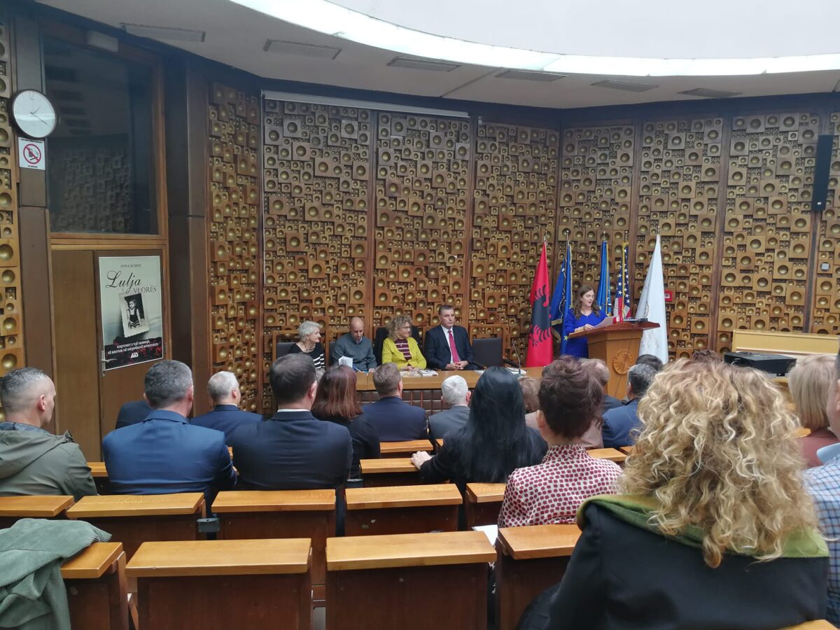 Jewish author who moved from Vlora to US promotes her book in Prishtine