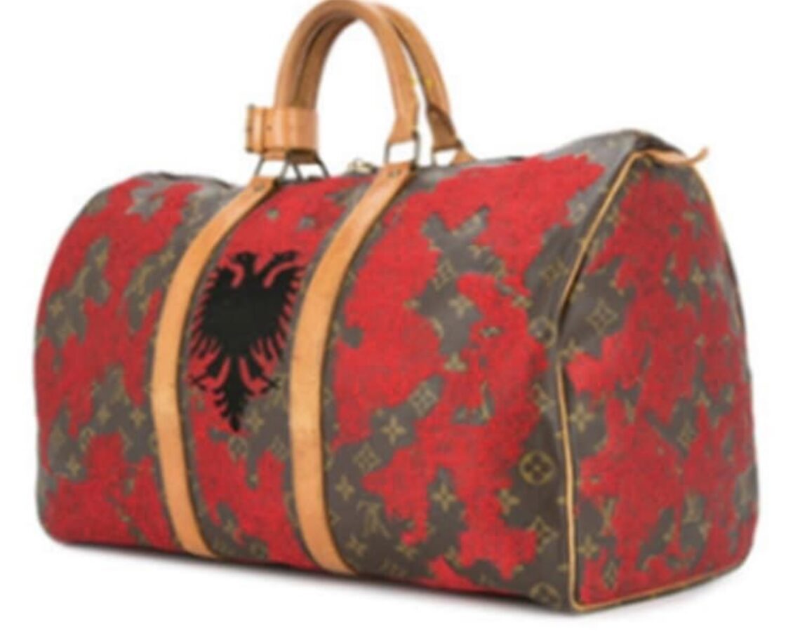 Louis Vuitton writes to Faktoje: The bag with the Albanian flag