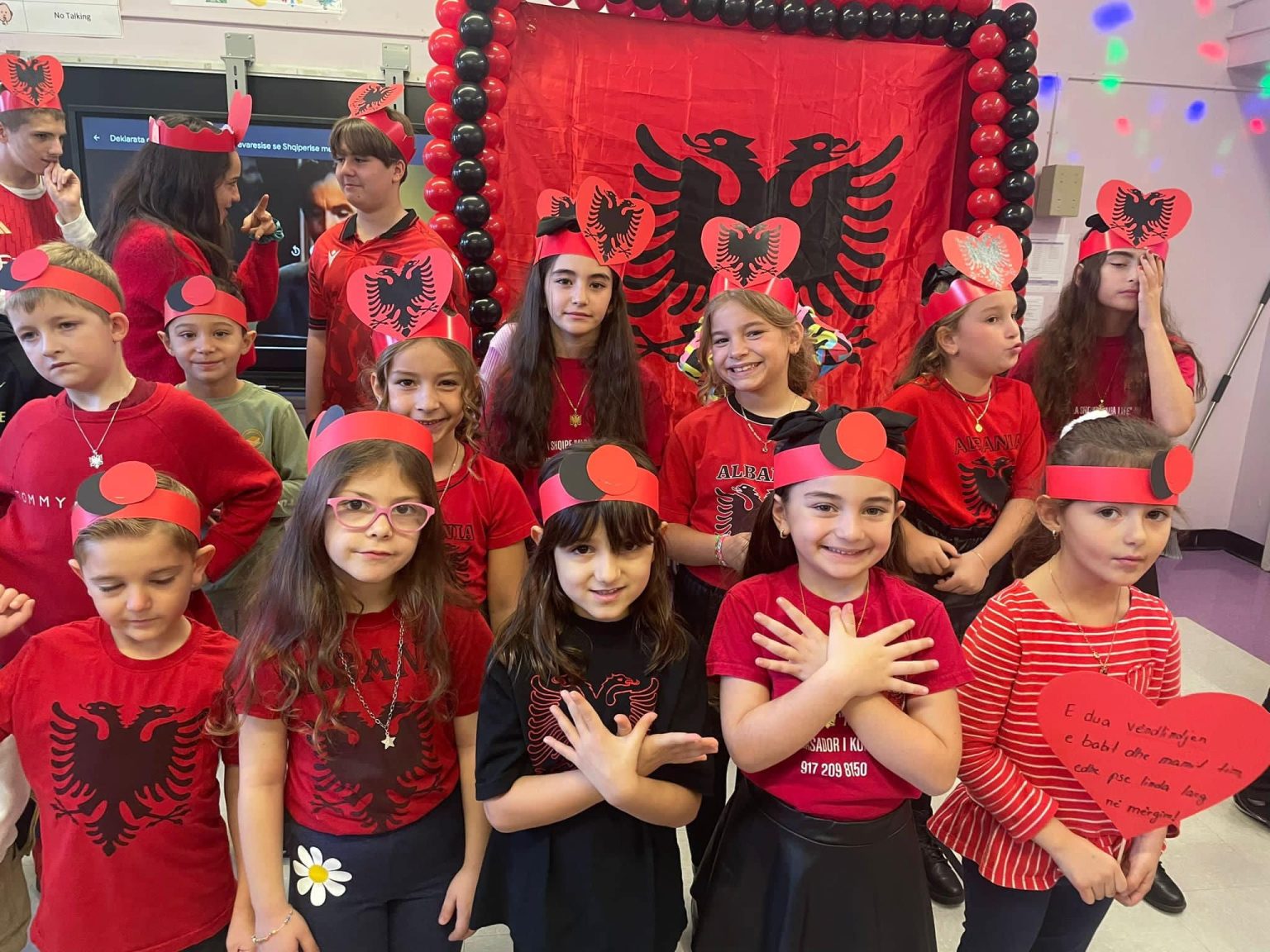 alba-life-albanian-school-in-new-york-marks-flag-day-with-enthusiastic
