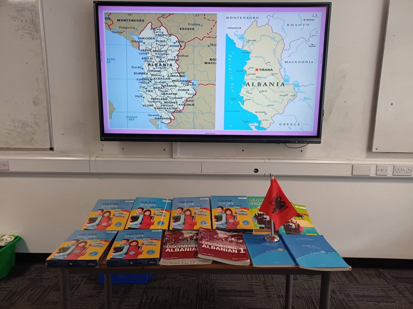 Një tjetër shkollë shqipe hapet në Londër 2 624662816 122205277466497745 3461733557684987106 n