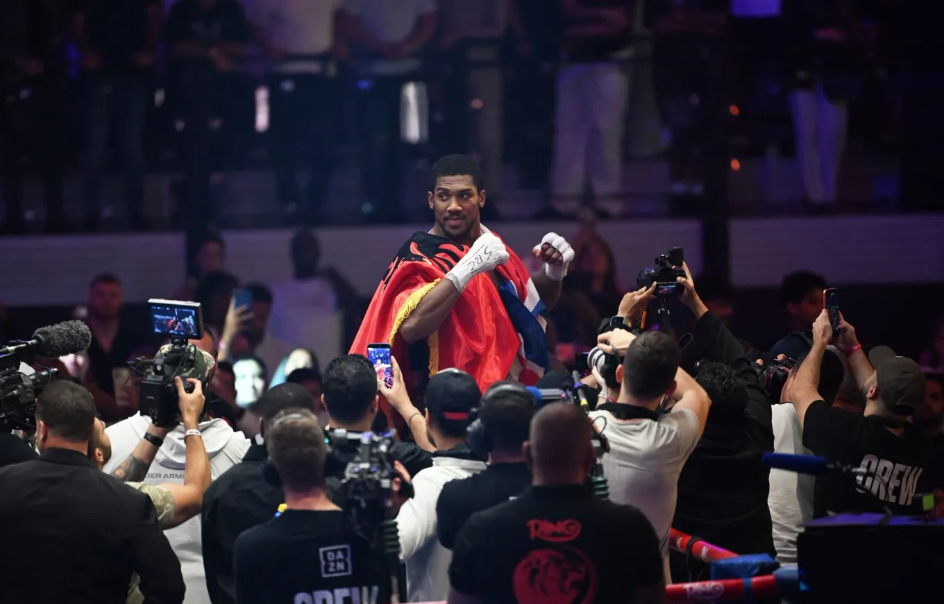 Joshua Wrapped in Albanian Flag After Beating Prenga 1 61e6622d 6e01 4a1c acdc 7529ac9ad409